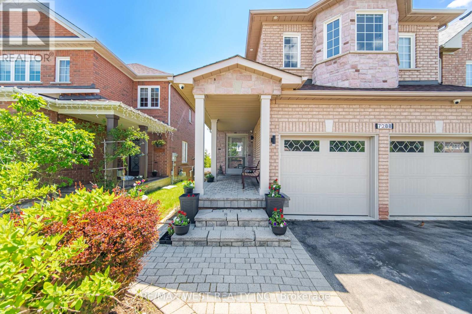 7288 Zinnia Place, Mississauga, Ontario  L5W 1K6 - Photo 6 - W13215376