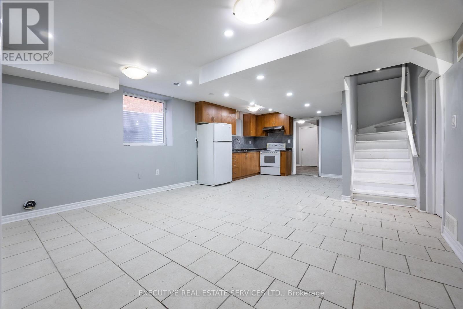 6 Gosling (Basement) Street, Brampton, Ontario  L6Y 0T6 - Photo 2 - W13215442