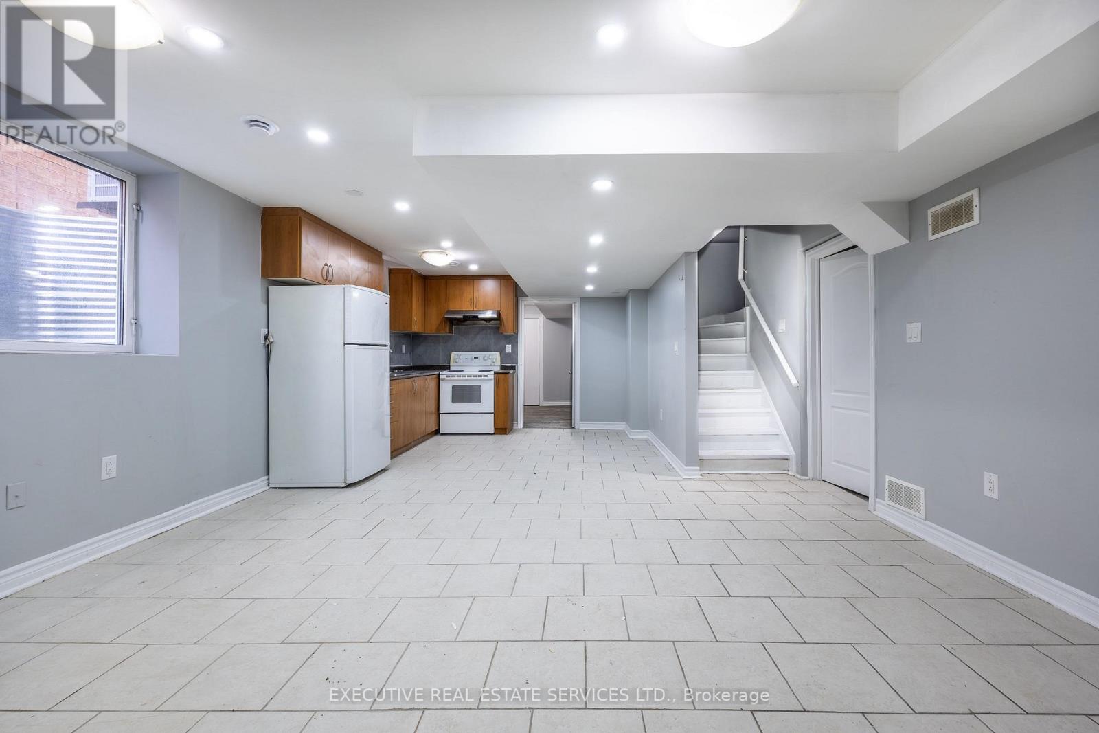 6 Gosling (Basement) Street, Brampton, Ontario  L6Y 0T6 - Photo 3 - W13215442