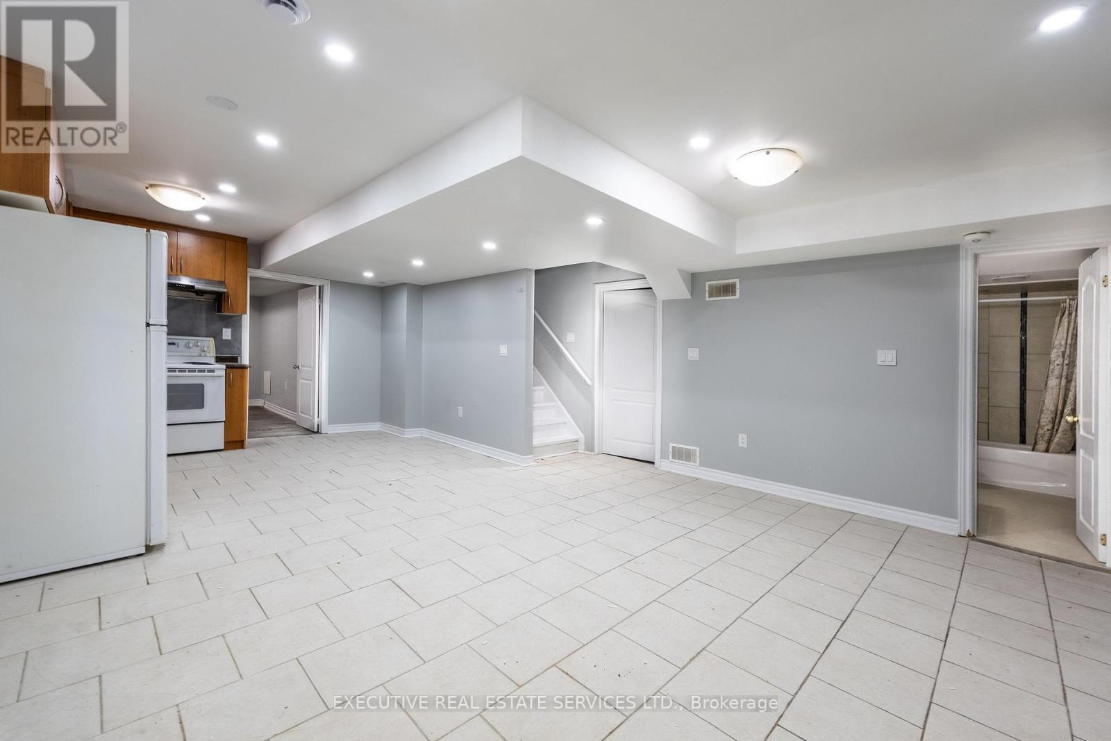6 Gosling (Basement) Street, Brampton, Ontario  L6Y 0T6 - Photo 4 - W13215442