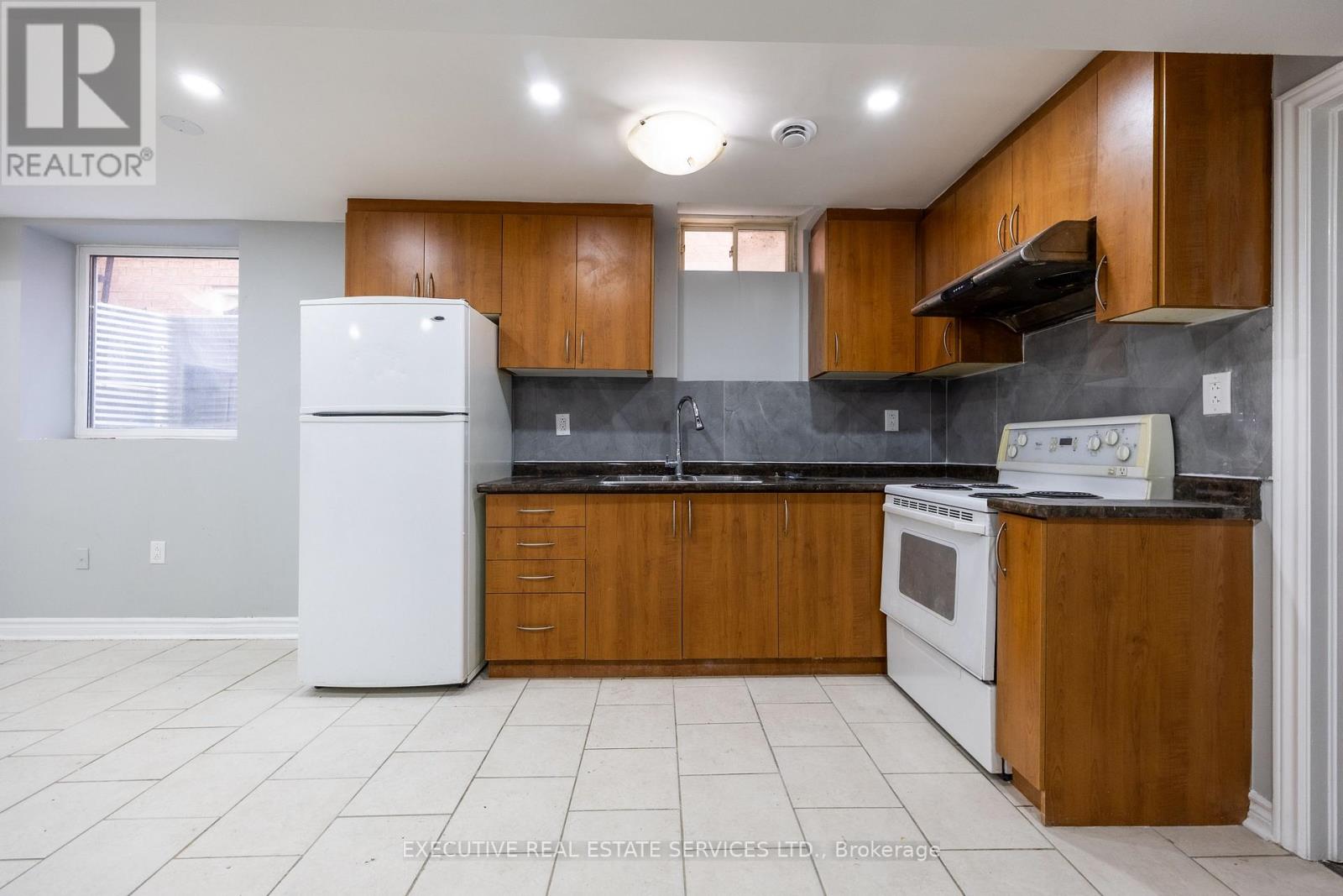 6 Gosling (Basement) Street, Brampton, Ontario  L6Y 0T6 - Photo 6 - W13215442