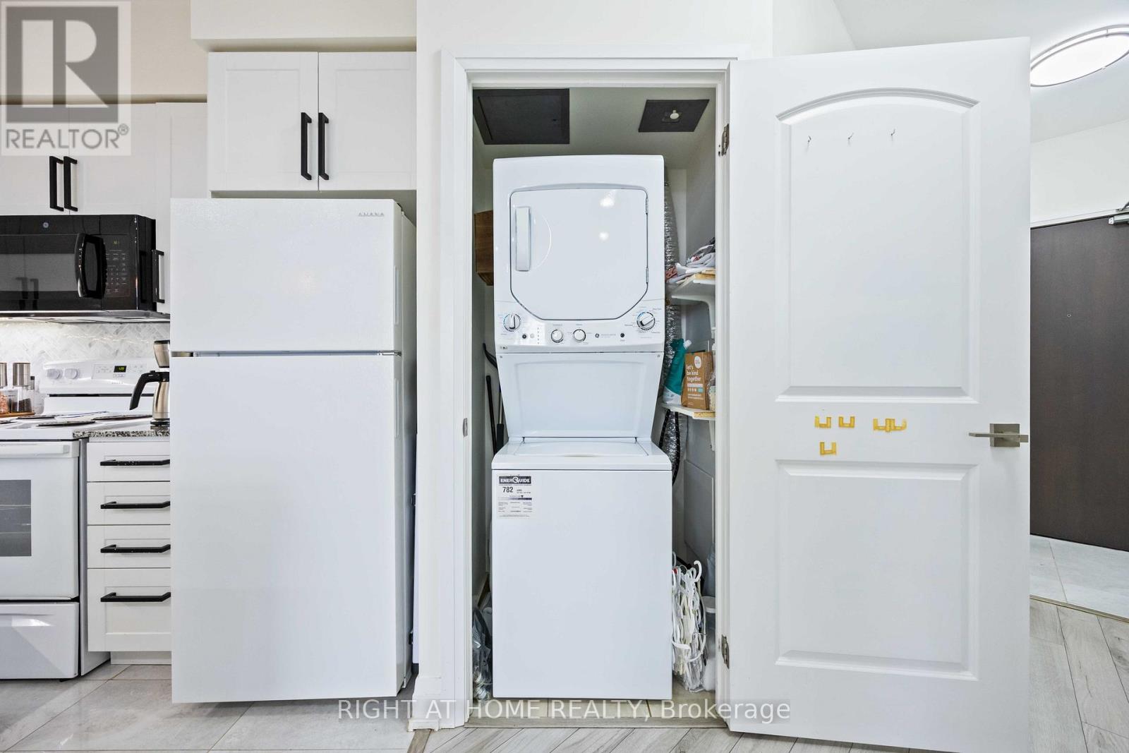 1521 - 1060 Sheppard Avenue W, Toronto, Ontario  M3J 0G7 - Photo 12 - W13215478