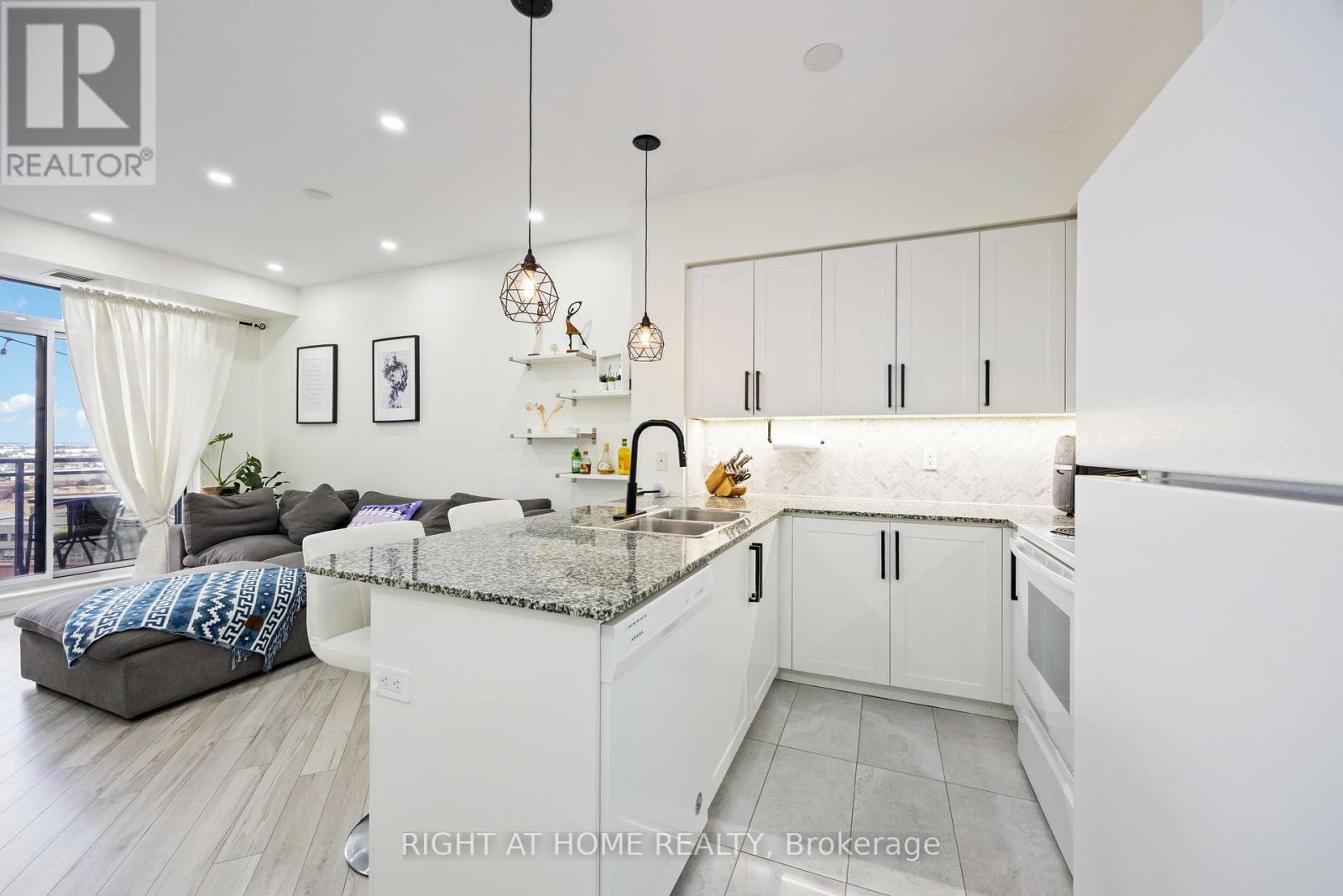 1521 - 1060 Sheppard Avenue W, Toronto, Ontario  M3J 0G7 - Photo 17 - W13215478