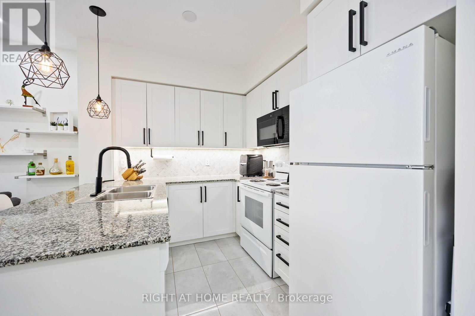 1521 - 1060 Sheppard Avenue W, Toronto, Ontario  M3J 0G7 - Photo 18 - W13215478