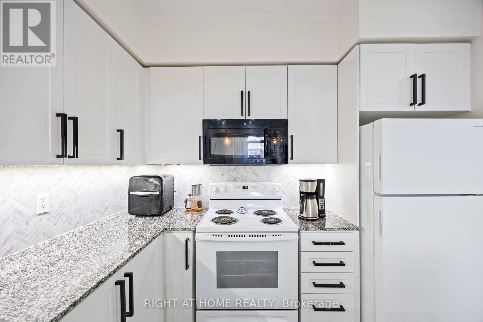 1521 - 1060 Sheppard Avenue W, Toronto, Ontario  M3J 0G7 - Photo 19 - W13215478