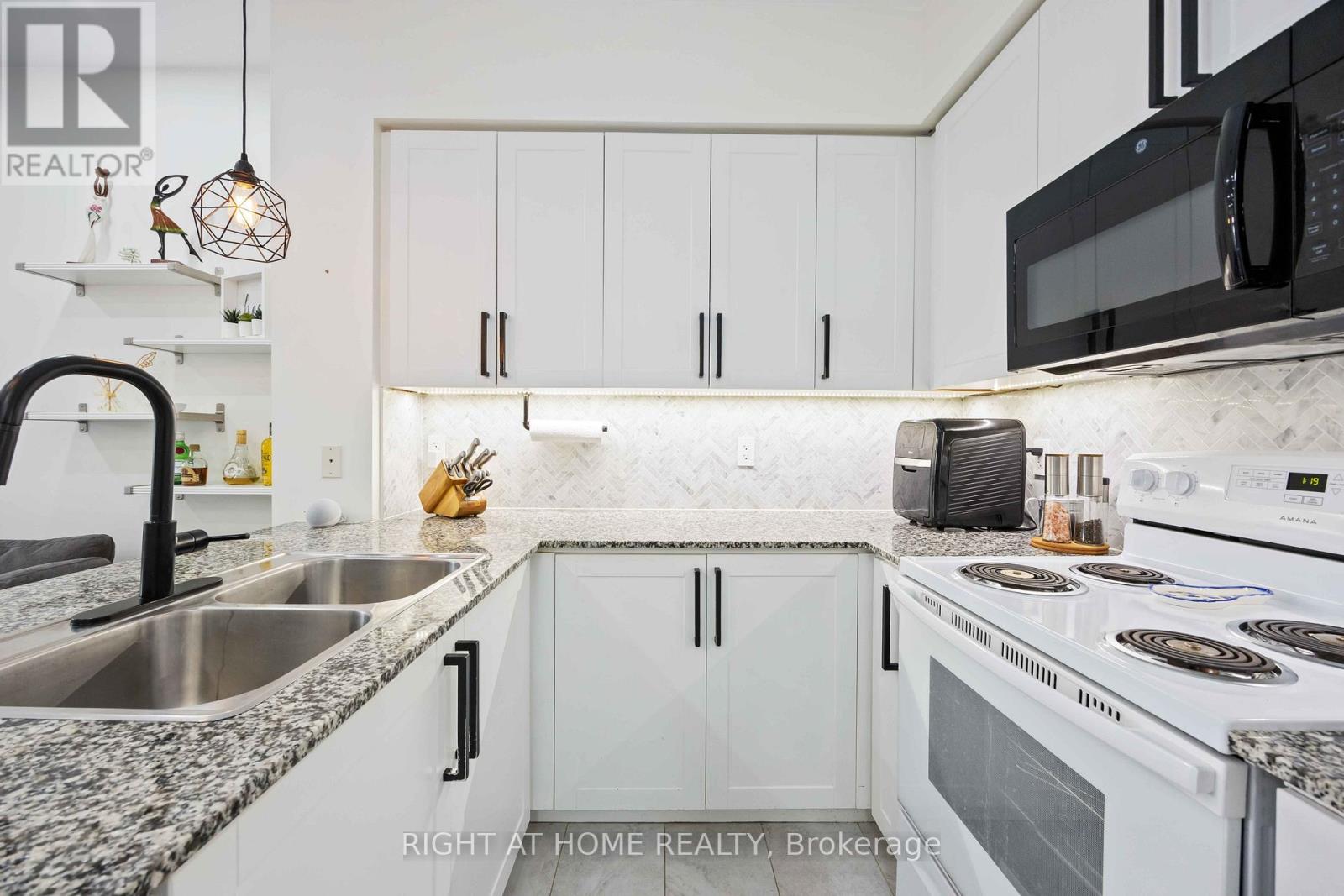 1521 - 1060 Sheppard Avenue W, Toronto, Ontario  M3J 0G7 - Photo 22 - W13215478