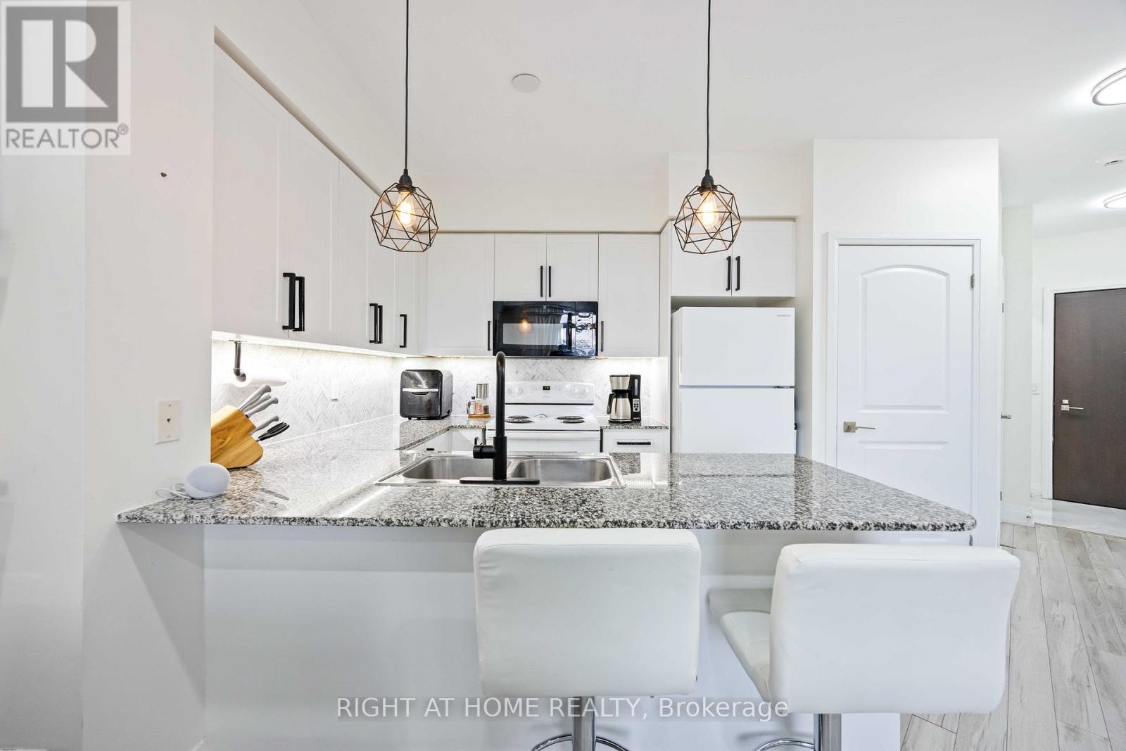 1521 - 1060 Sheppard Avenue W, Toronto, Ontario  M3J 0G7 - Photo 25 - W13215478