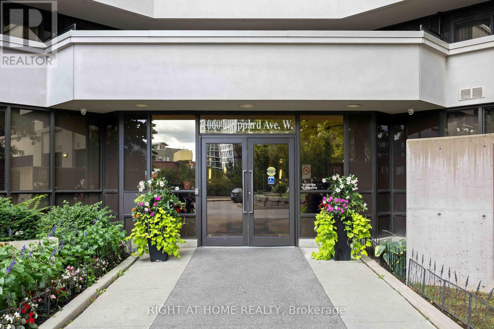 1521 - 1060 Sheppard Avenue W, Toronto, Ontario  M3J 0G7 - Photo 3 - W13215478