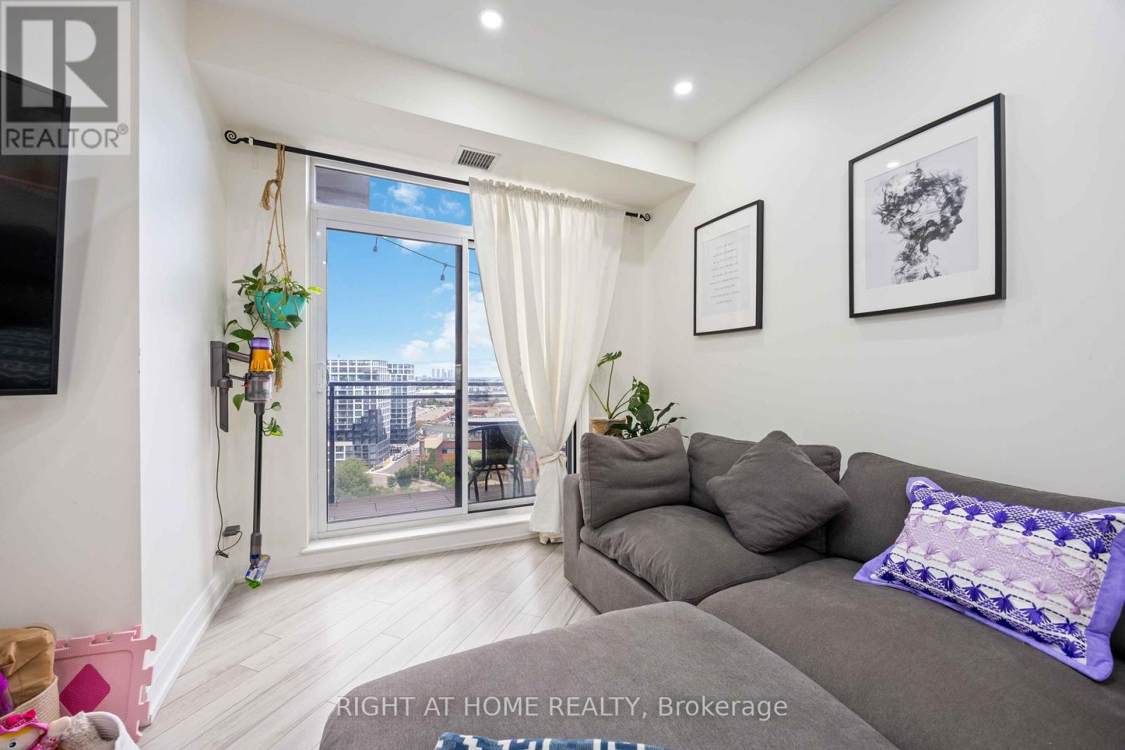 1521 - 1060 Sheppard Avenue W, Toronto, Ontario  M3J 0G7 - Photo 30 - W13215478