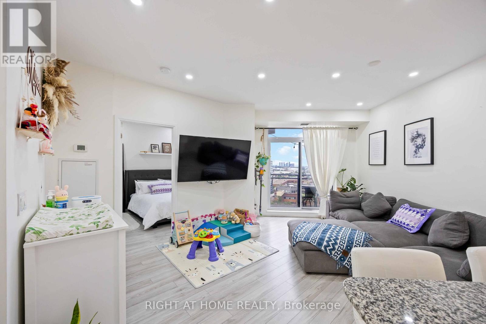 1521 - 1060 Sheppard Avenue W, Toronto, Ontario  M3J 0G7 - Photo 31 - W13215478