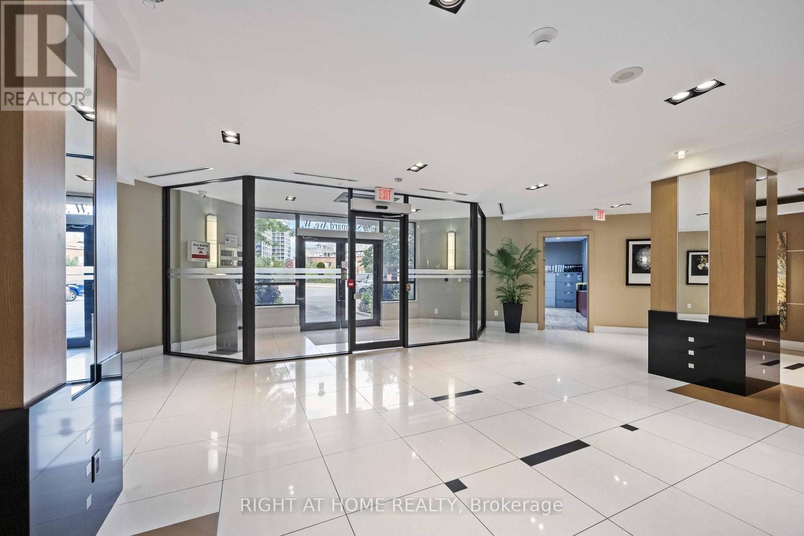 1521 - 1060 Sheppard Avenue W, Toronto, Ontario  M3J 0G7 - Photo 4 - W13215478