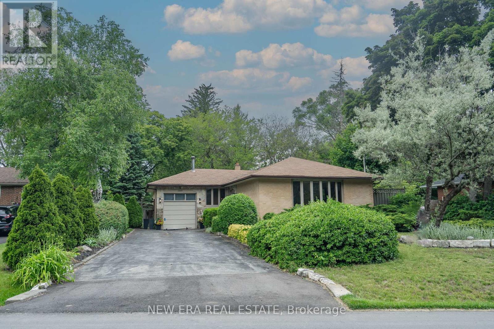 1553 Wembury Road, Mississauga, Ontario  L5J 2L8 - Photo 3 - W13215486