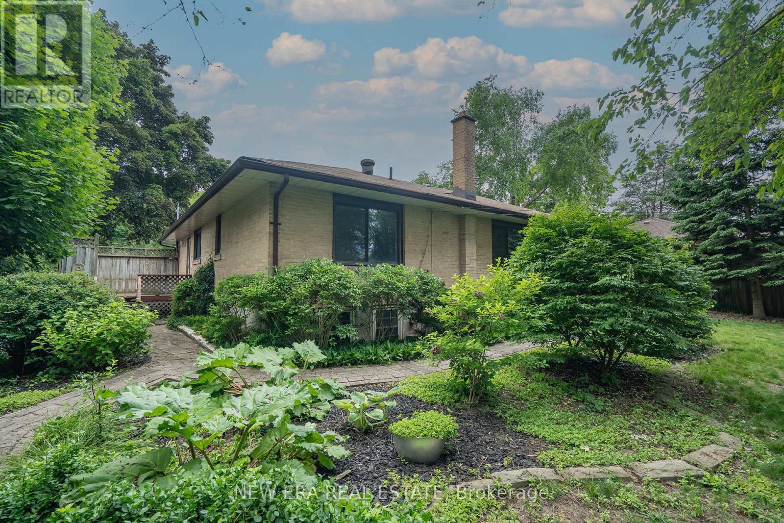 1553 Wembury Road, Mississauga, Ontario  L5J 2L8 - Photo 39 - W13215486