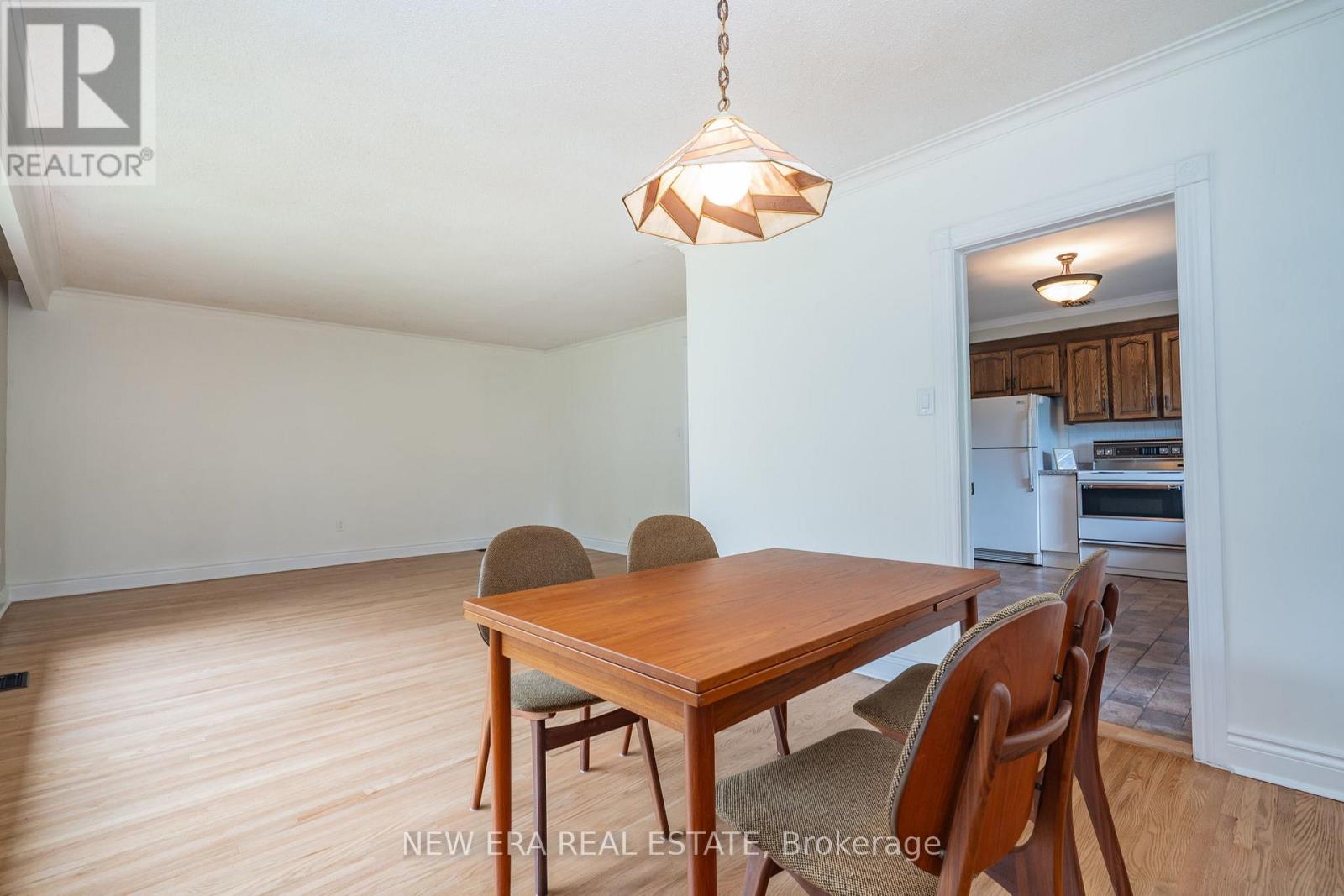 1553 Wembury Road, Mississauga, Ontario  L5J 2L8 - Photo 8 - W13215486