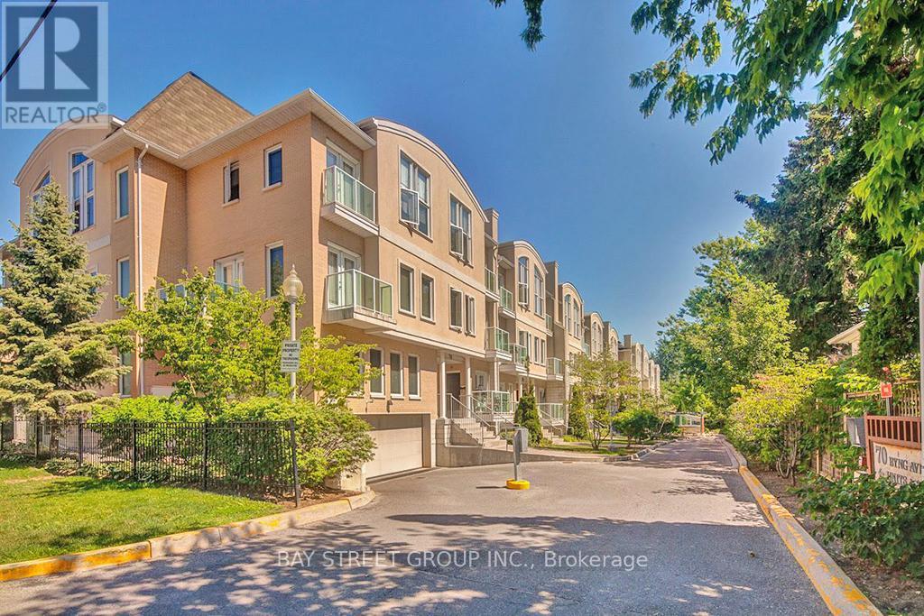 32 - 70 BYNG AVENUE, Toronto, Ontario