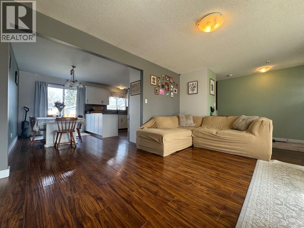 5718 Marler Drive, Camrose, Alberta  T4V 2S8 - Photo 4 - A2307102