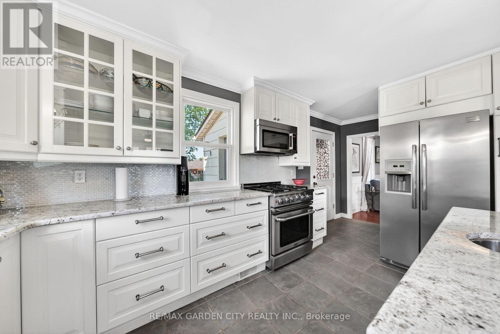 439 Murray Street, Grimsby, Ontario  L3M 3P8 - Photo 11 - X13215496