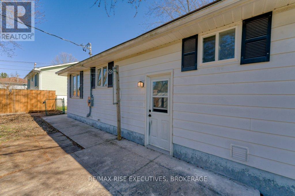 2 - 795 Aylmer Crescent, Kingston, Ontario  K7M 6E5 - Photo 3 - X13215692