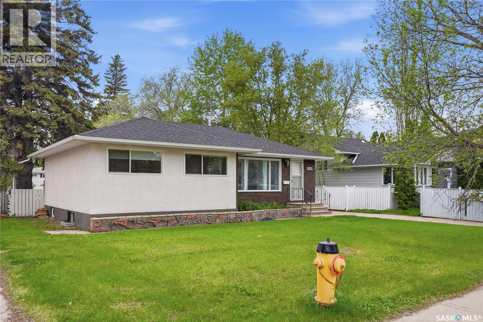 1604 Preston Avenue S, Saskatoon, Saskatchewan  S7H 2V8 - Photo 3 - SK034467