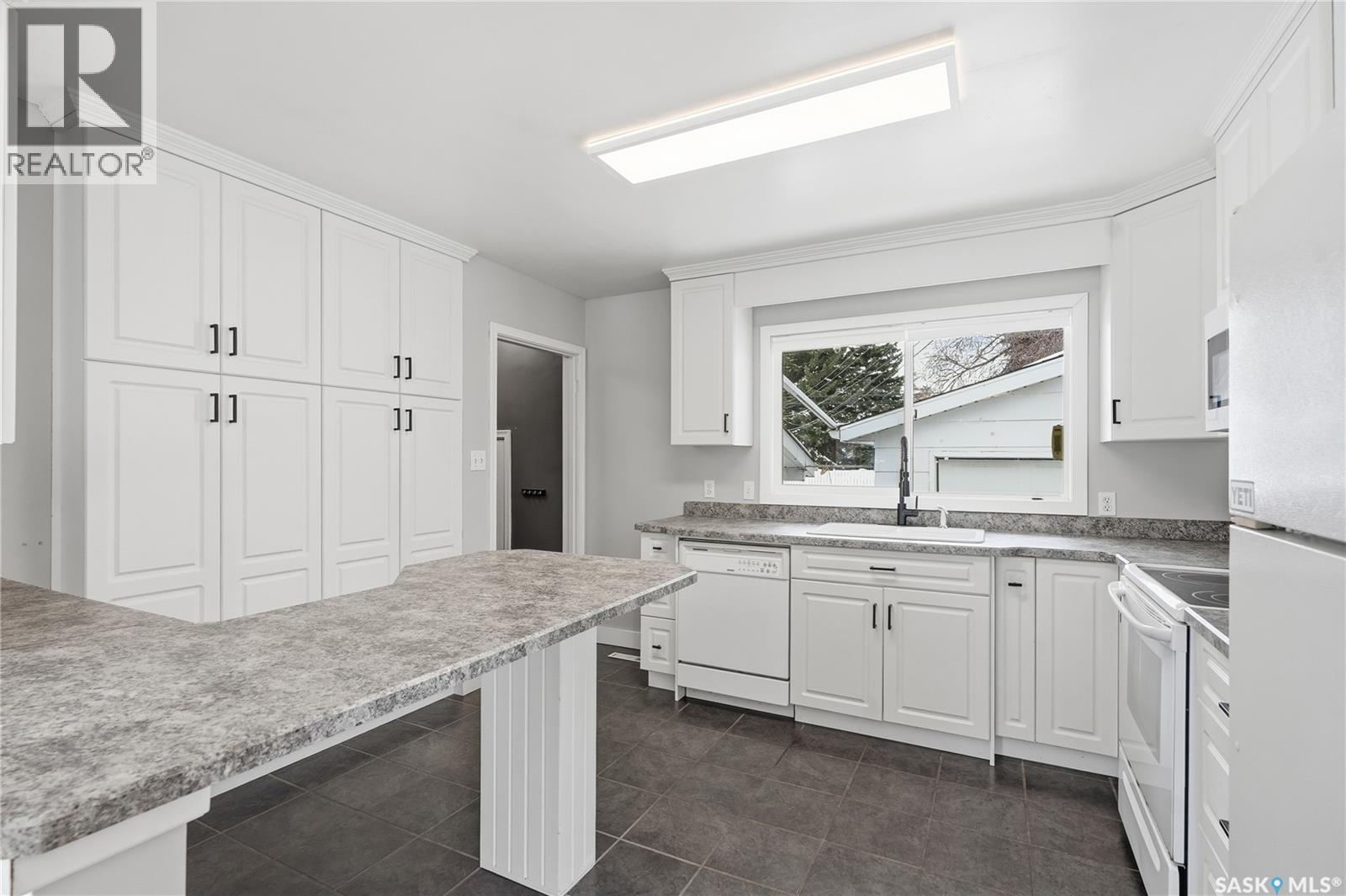 1604 Preston Avenue S, Saskatoon, Saskatchewan  S7H 2V8 - Photo 10 - SK034467