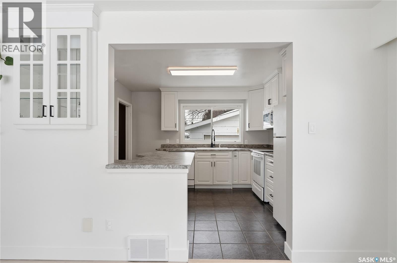 1604 Preston Avenue S, Saskatoon, Saskatchewan  S7H 2V8 - Photo 9 - SK034467