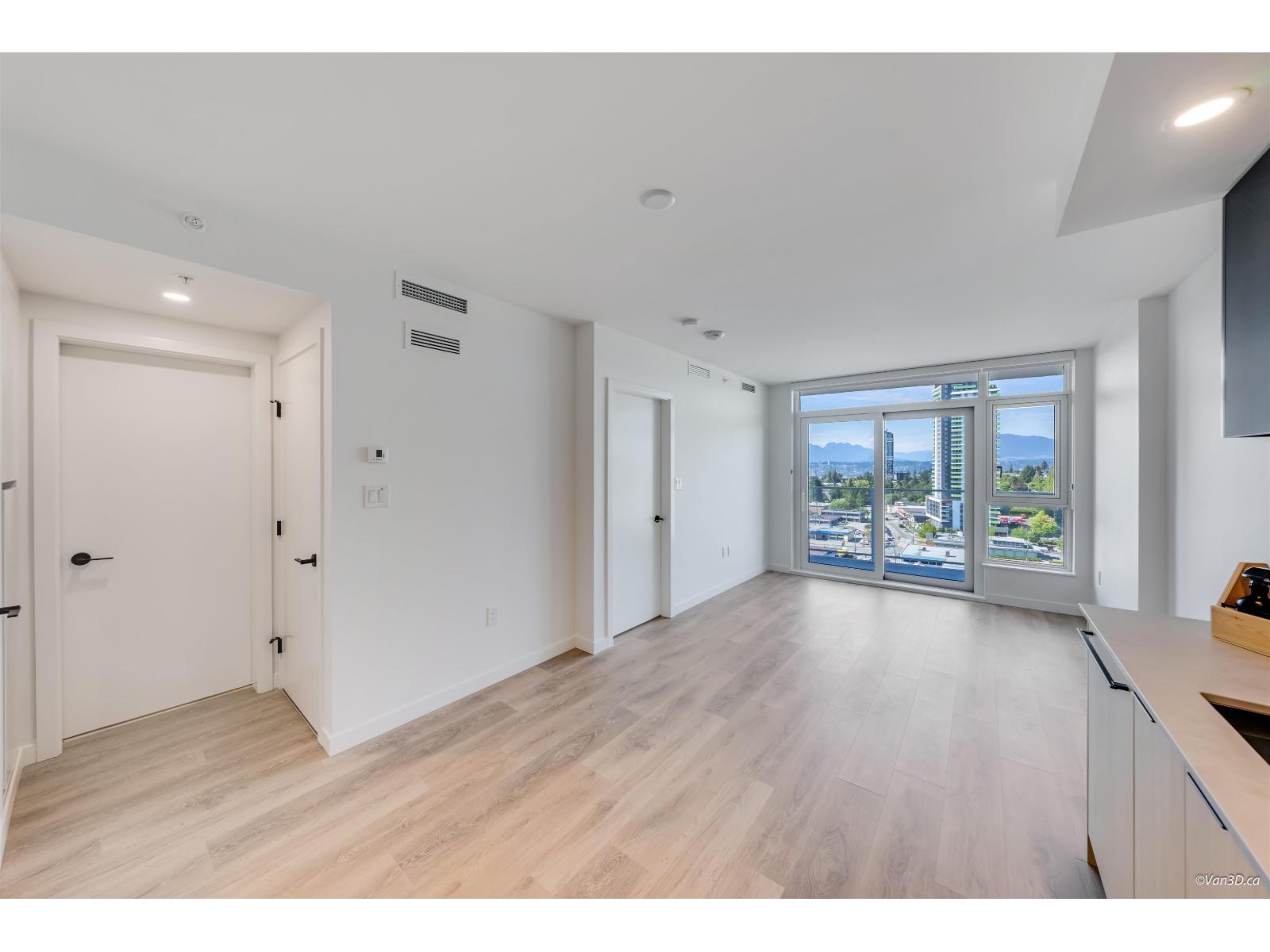 1710 13738 Central Avenue, Surrey, British Columbia  V3T 0X5 - Photo 8 - R3129316