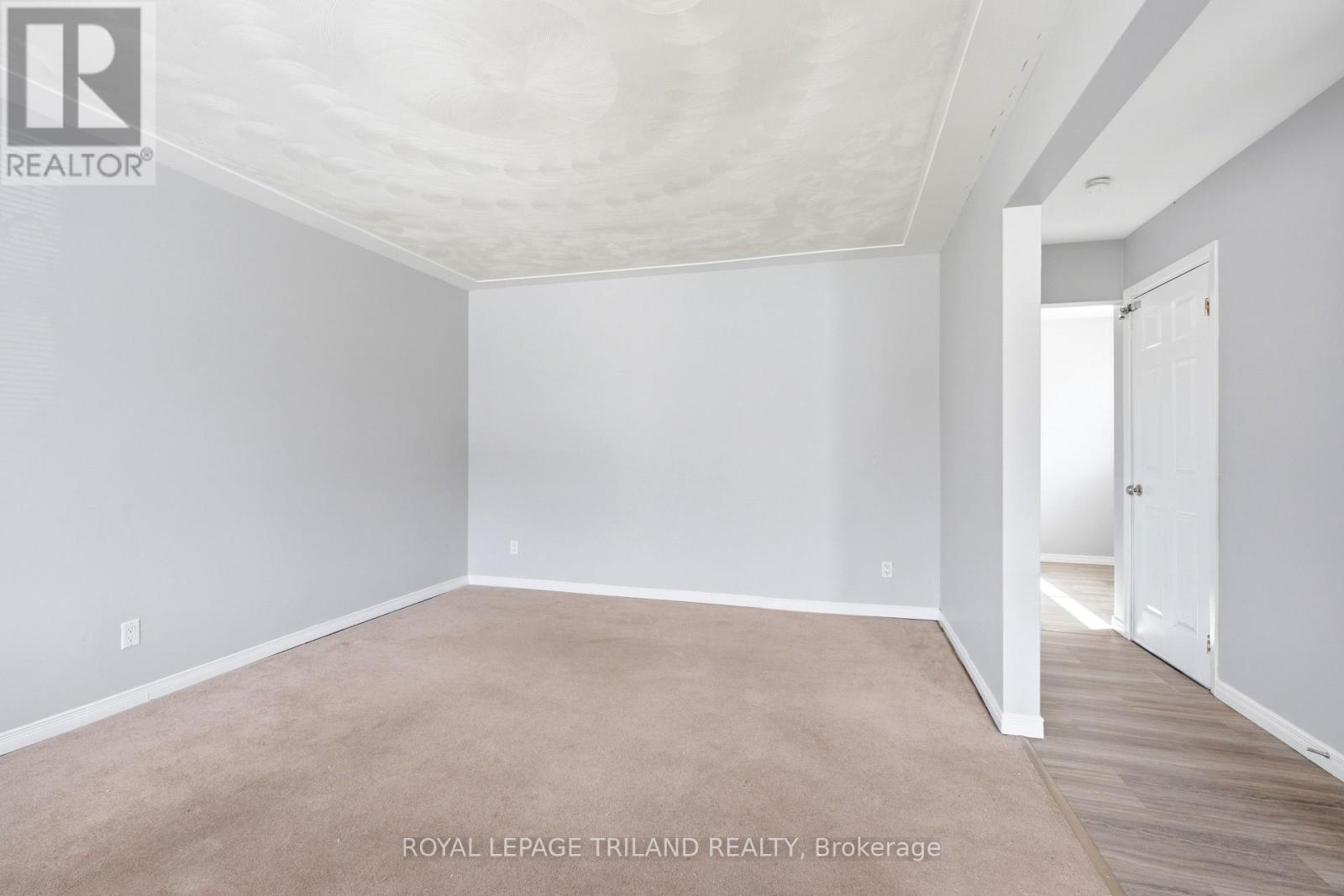 A - 195b Cedarvale Crescent, Waterloo, Ontario  N2L 4T3 - Photo 2 - X13215562