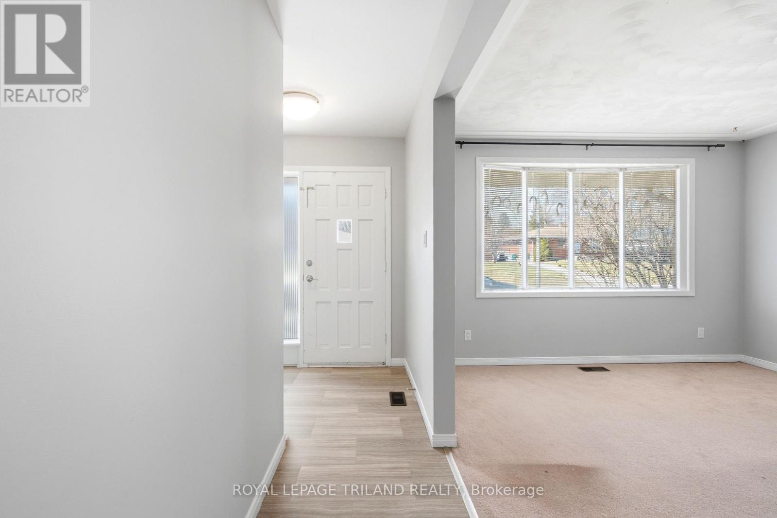 A - 195b Cedarvale Crescent, Waterloo, Ontario  N2L 4T3 - Photo 4 - X13215562