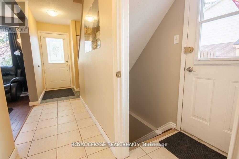 183 Mcelroy Drive, Ottawa, Ontario K2L 1X7 - Photo 2 - X13215536
