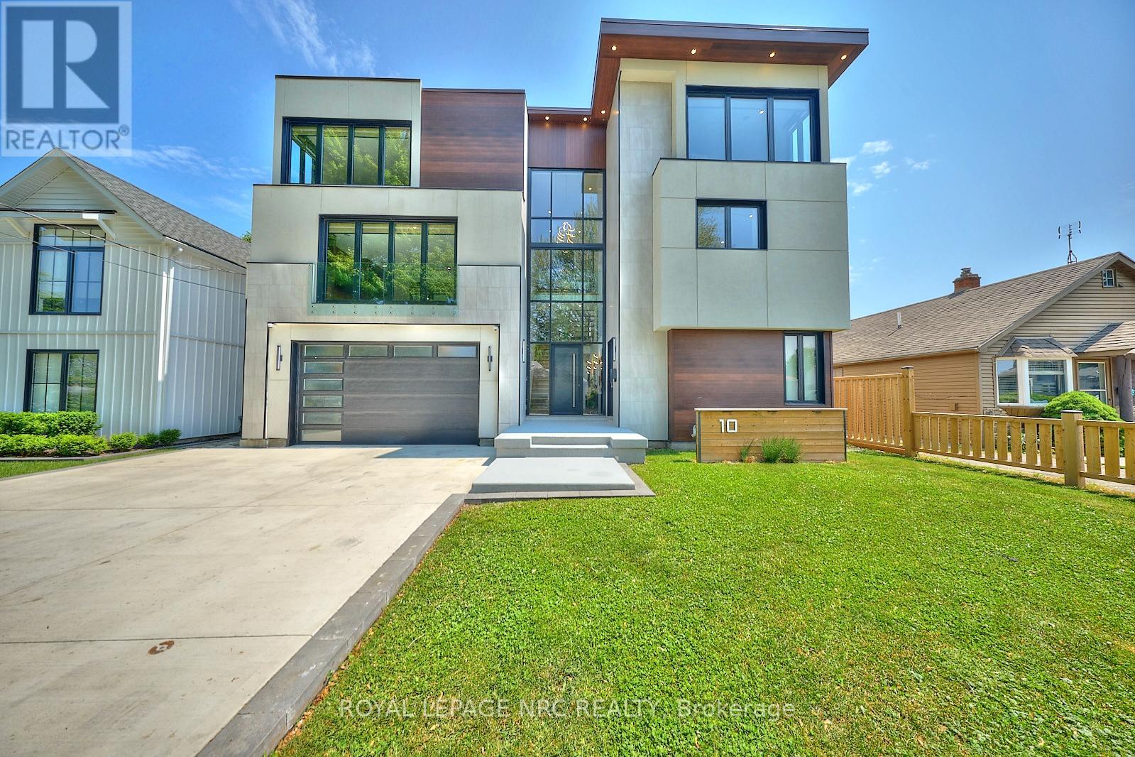 10 Pawling Street, St. Catharines, Ontario  L2N 5M2 - Photo 1 - X13215662