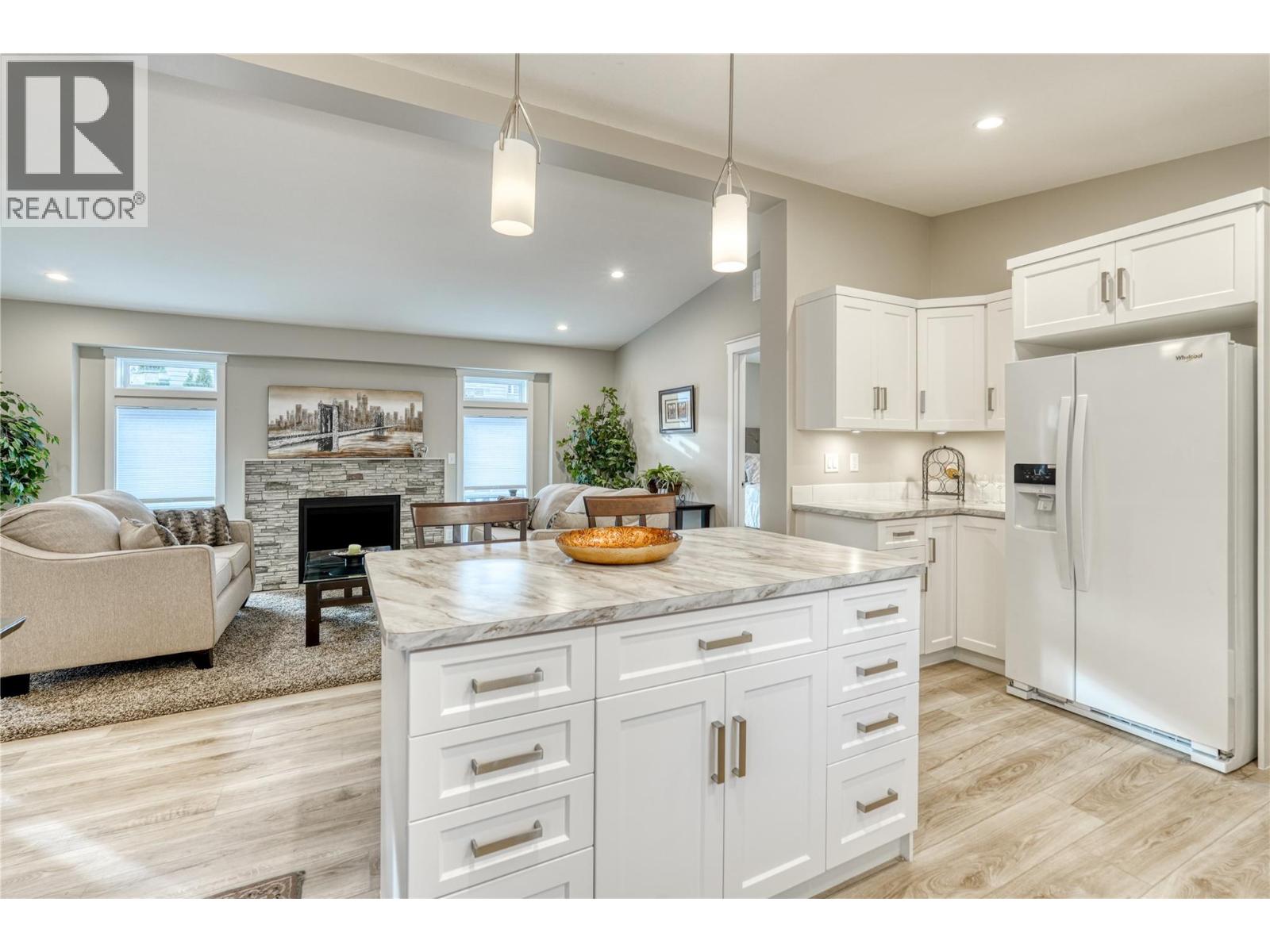 321 Yorkton Avenue, Avenue Unit# 11 Lot# 11, Penticton, British Columbia  V2A 3V6 - Photo 2 - 10388734