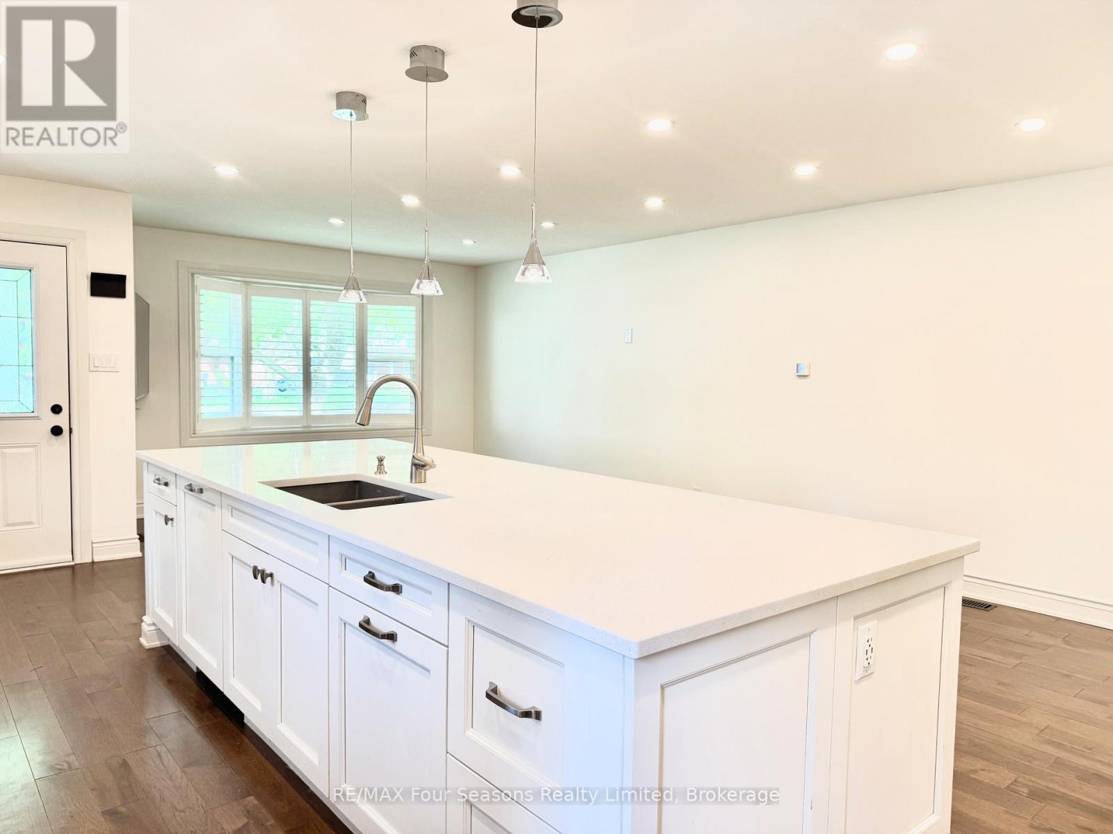 51 Carlyle Place, Kitchener, Ontario  N2P 1R6 - Photo 3 - X13215636