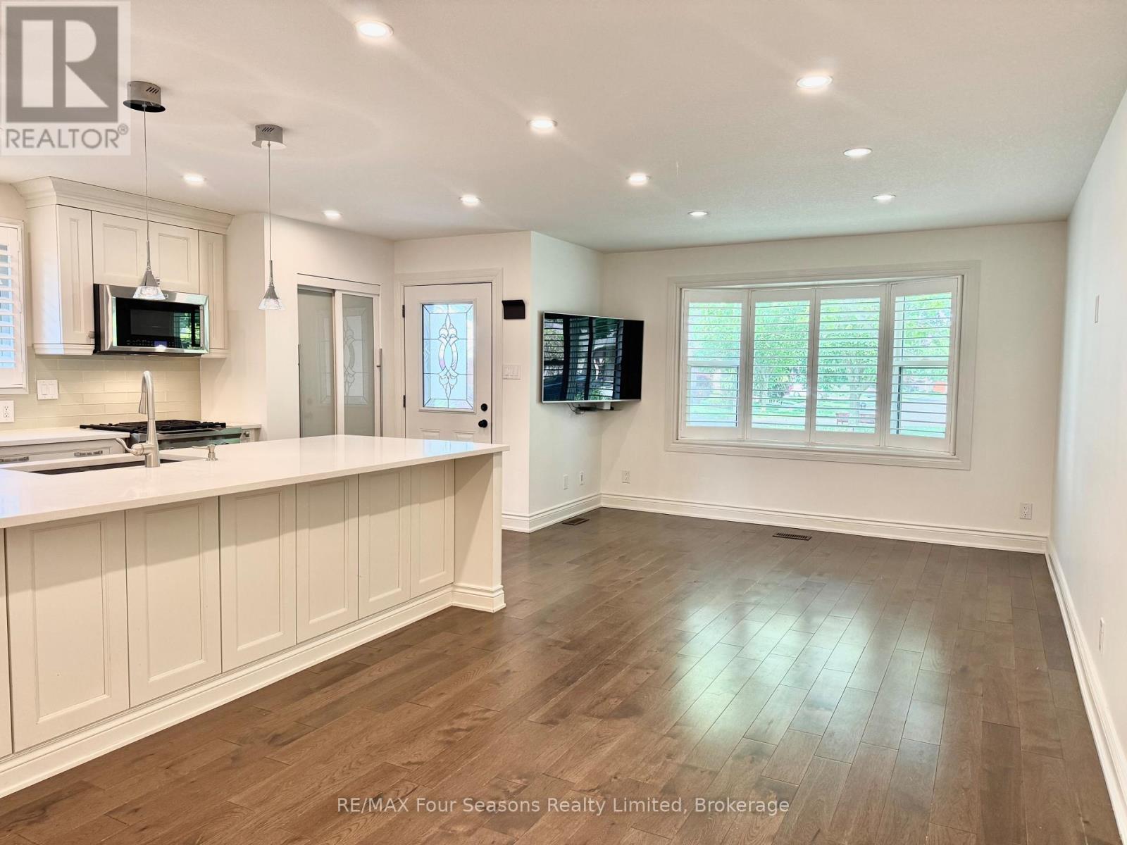 51 Carlyle Place, Kitchener, Ontario  N2P 1R6 - Photo 4 - X13215636