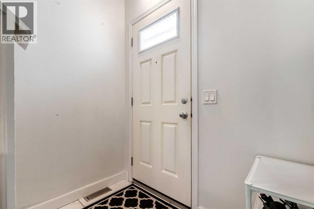 4, 333 Braxton Place Sw, Calgary, Alberta  T2W 2E7 - Photo 3 - A2313428