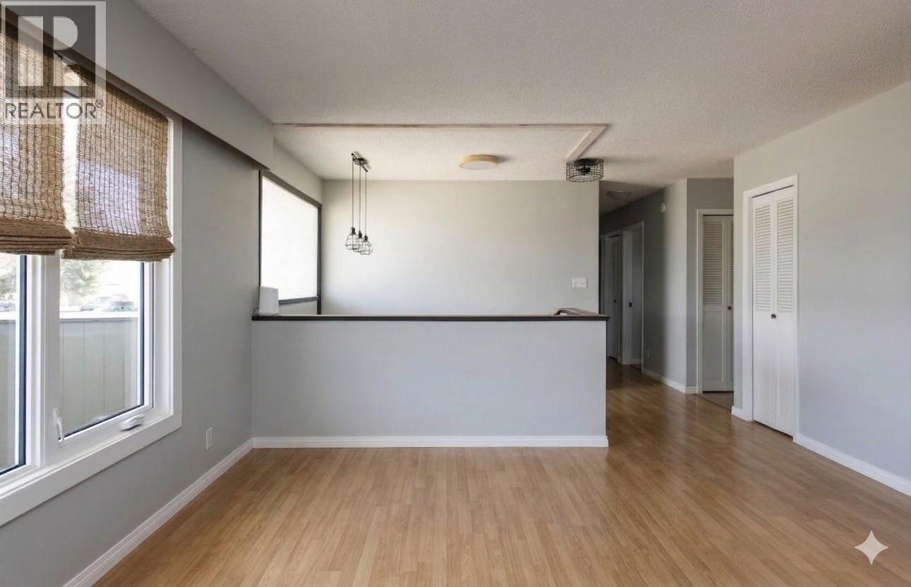 301 4th Avenue S, Cranbrook, British Columbia V1C 2E6 - Photo 3 - 10389285