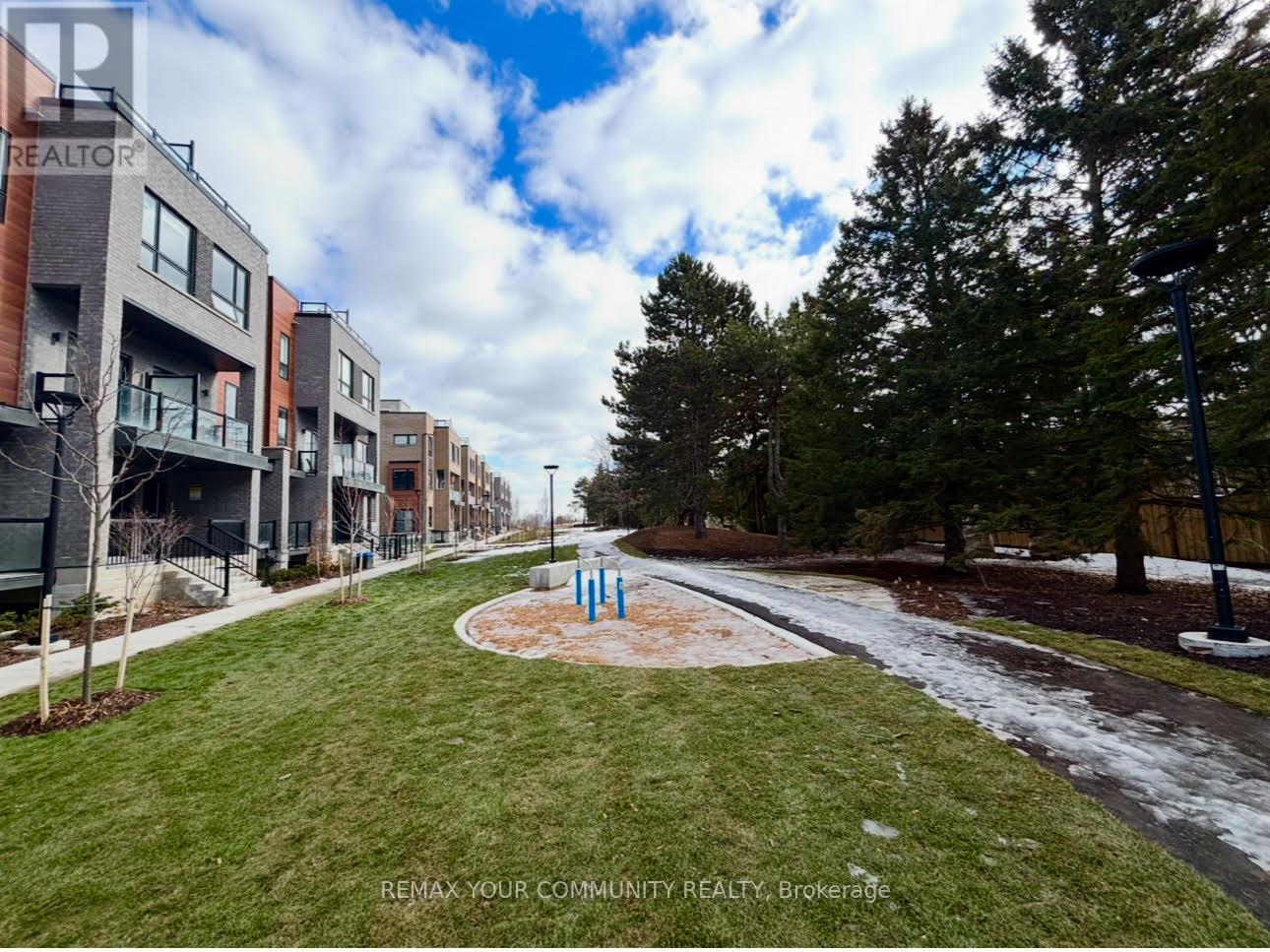 191 - 2-20 Lytham Green Circle, Newmarket, Ontario  L3Y 0H3 - Photo 12 - N12852390