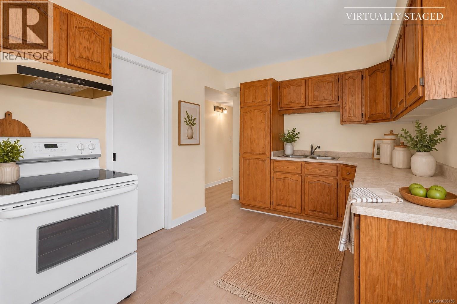 916 Rankin Rd, Esquimalt, British Columbia  V9A 6V6 - Photo 13 - 1038158