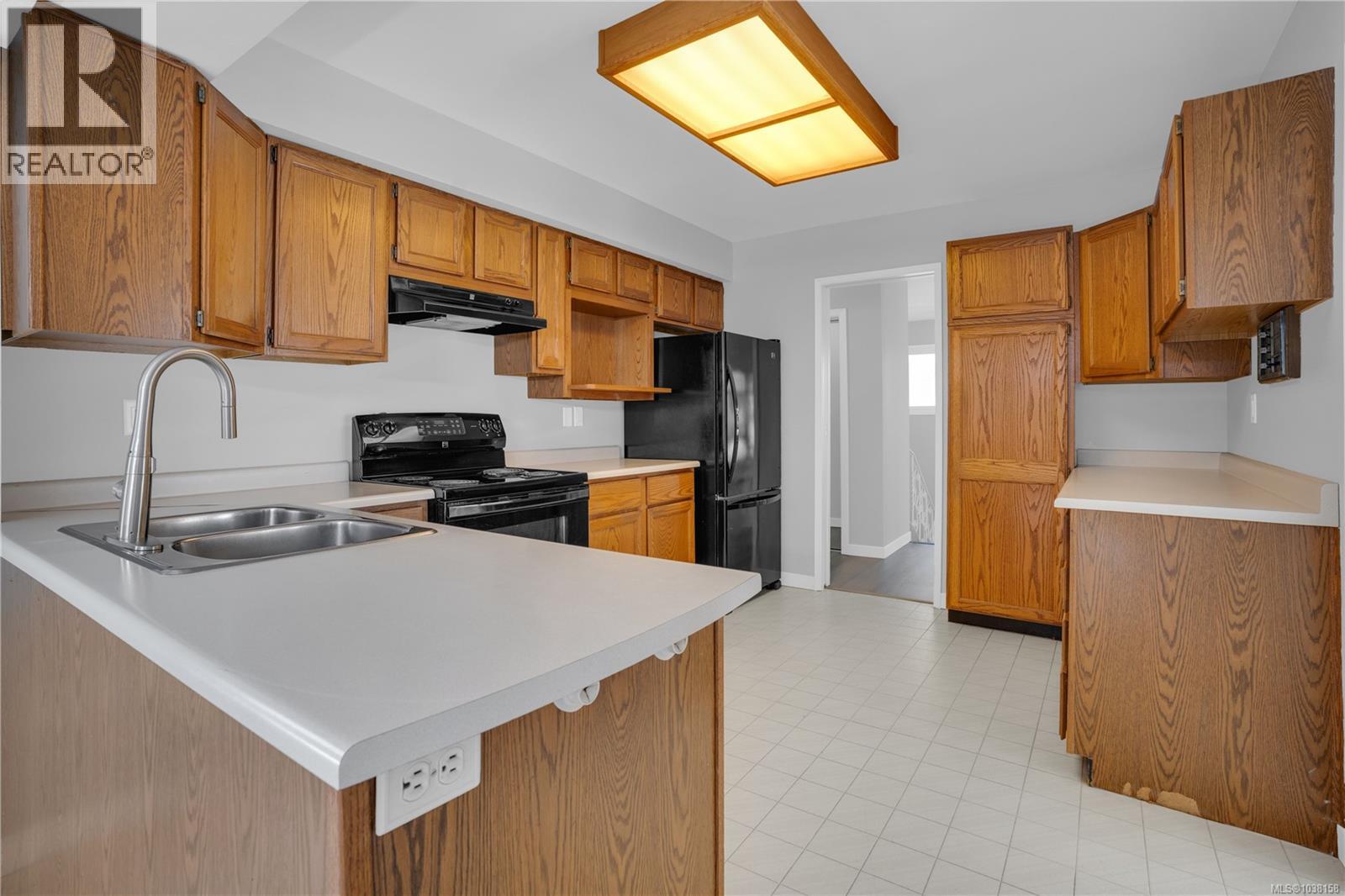 916 Rankin Rd, Esquimalt, British Columbia  V9A 6V6 - Photo 22 - 1038158