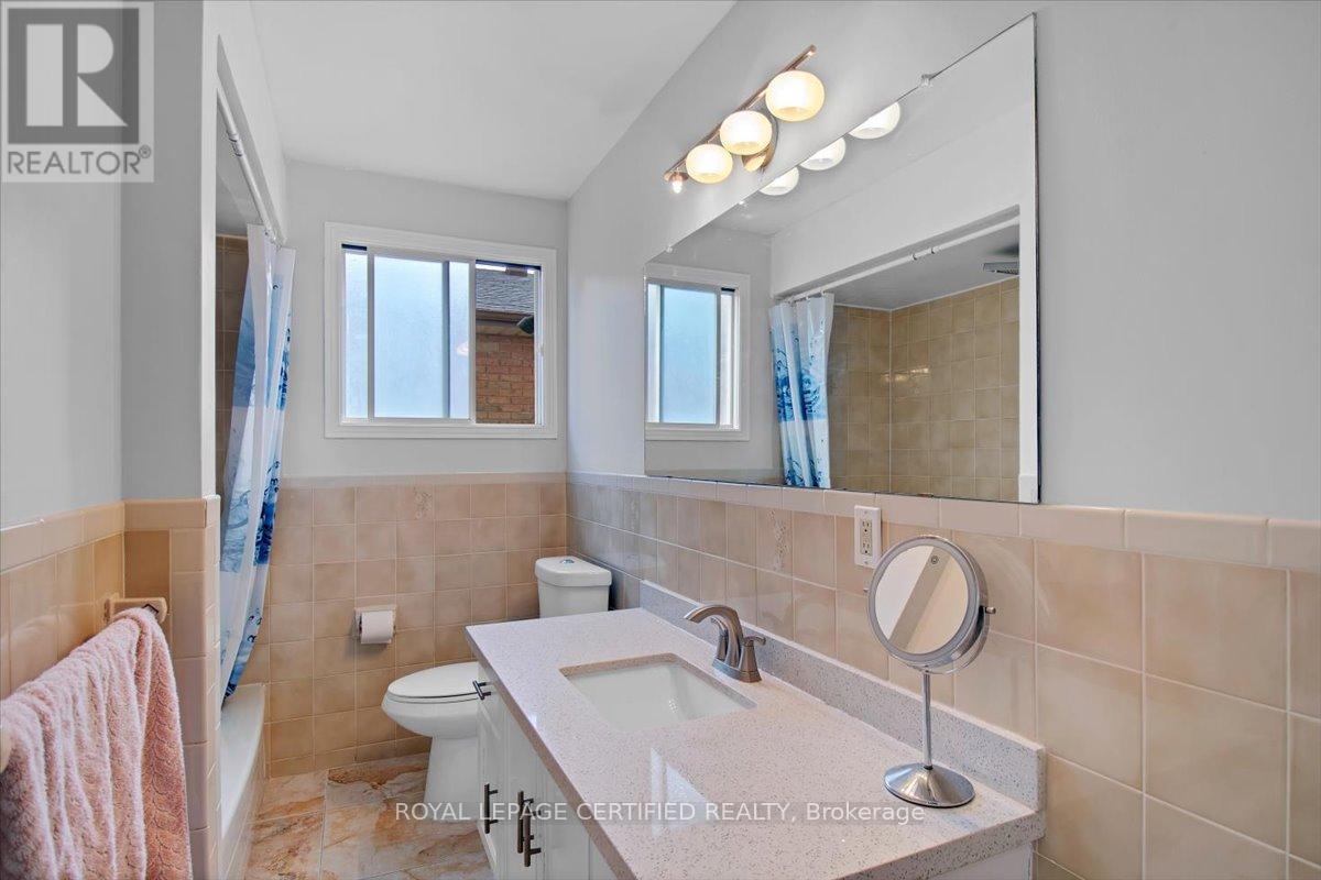35 Trenholme Crescent, Hamilton, Ontario  L8W 2L4 - Photo 12 - X13214884