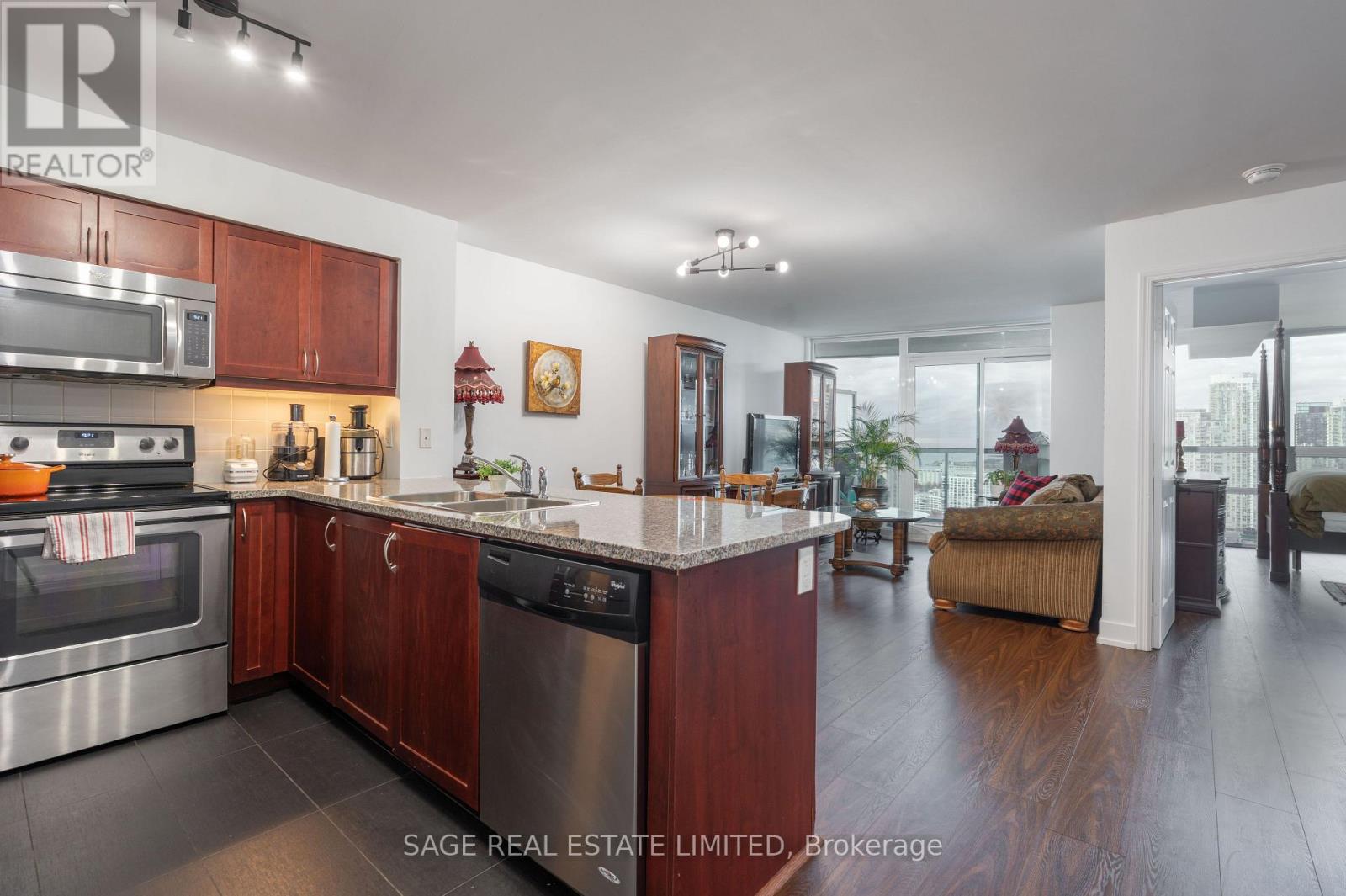 3712 - 19 Grand Trunk Crescent, Toronto, Ontario  M5J 3A3 - Photo 2 - C13215606