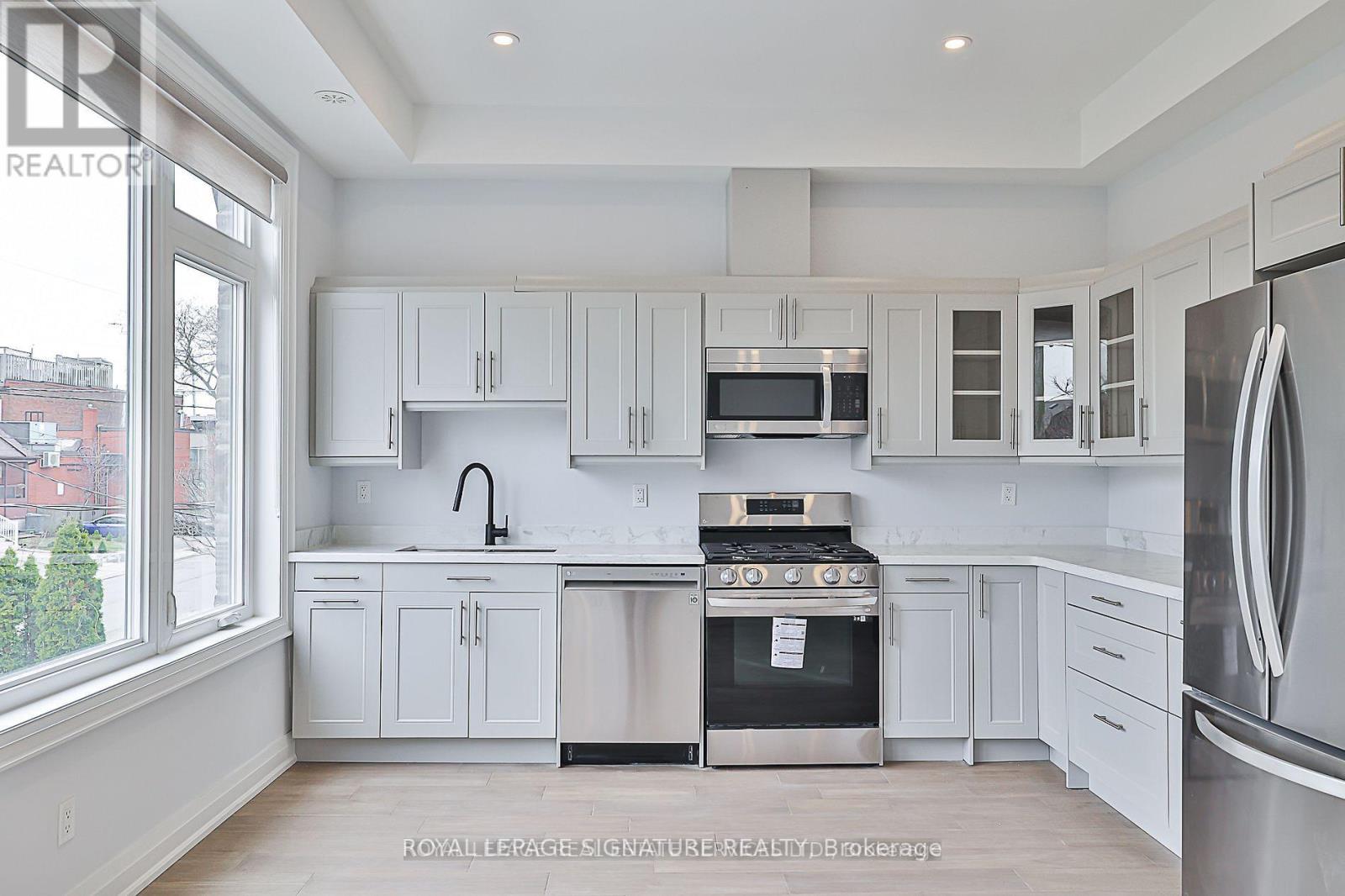 60 Belvidere Avenue, Toronto, Ontario  M6C 1P6 - Photo 5 - C13215716