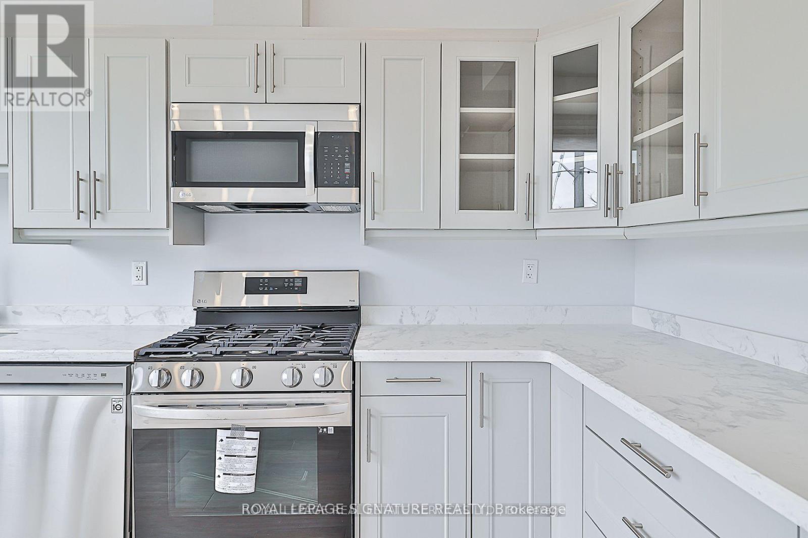 60 Belvidere Avenue, Toronto, Ontario  M6C 1P6 - Photo 7 - C13215716