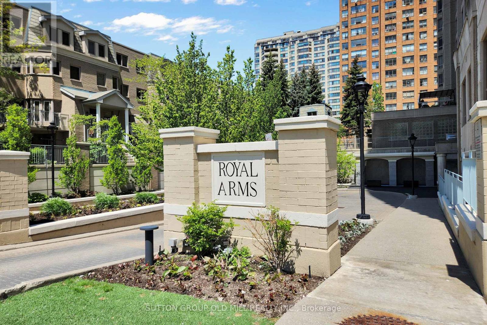 <div class="slider-price">$659,900</div><p>212 - 5418 Yonge Street, Toronto, Ontario</p>