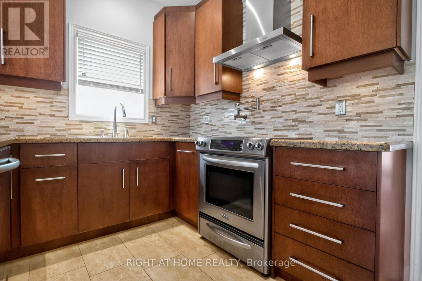 246 Caproni Drive, Vaughan, Ontario  L6A 1X7 - Photo 14 - N13215690