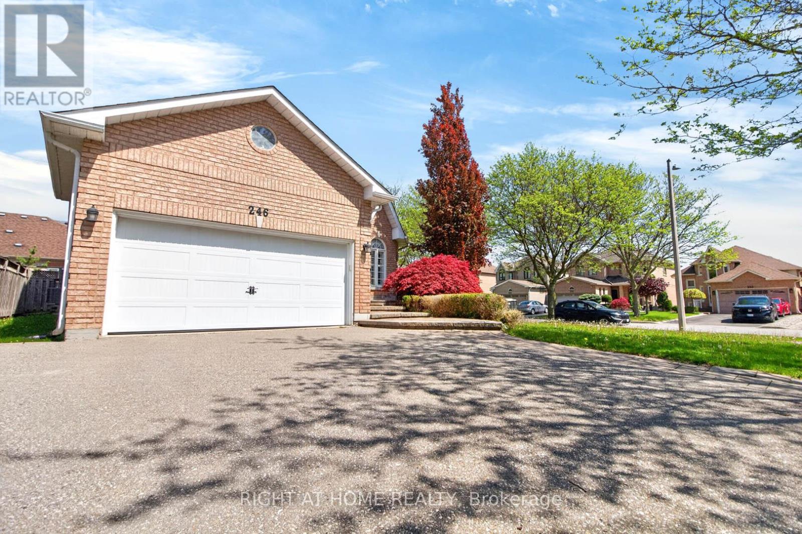 246 Caproni Drive, Vaughan, Ontario  L6A 1X7 - Photo 3 - N13215690