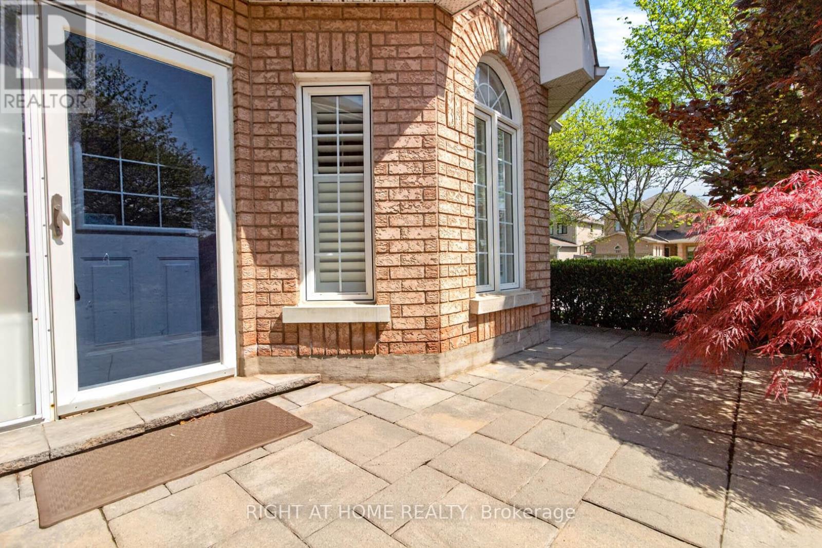 246 Caproni Drive, Vaughan, Ontario  L6A 1X7 - Photo 4 - N13215690