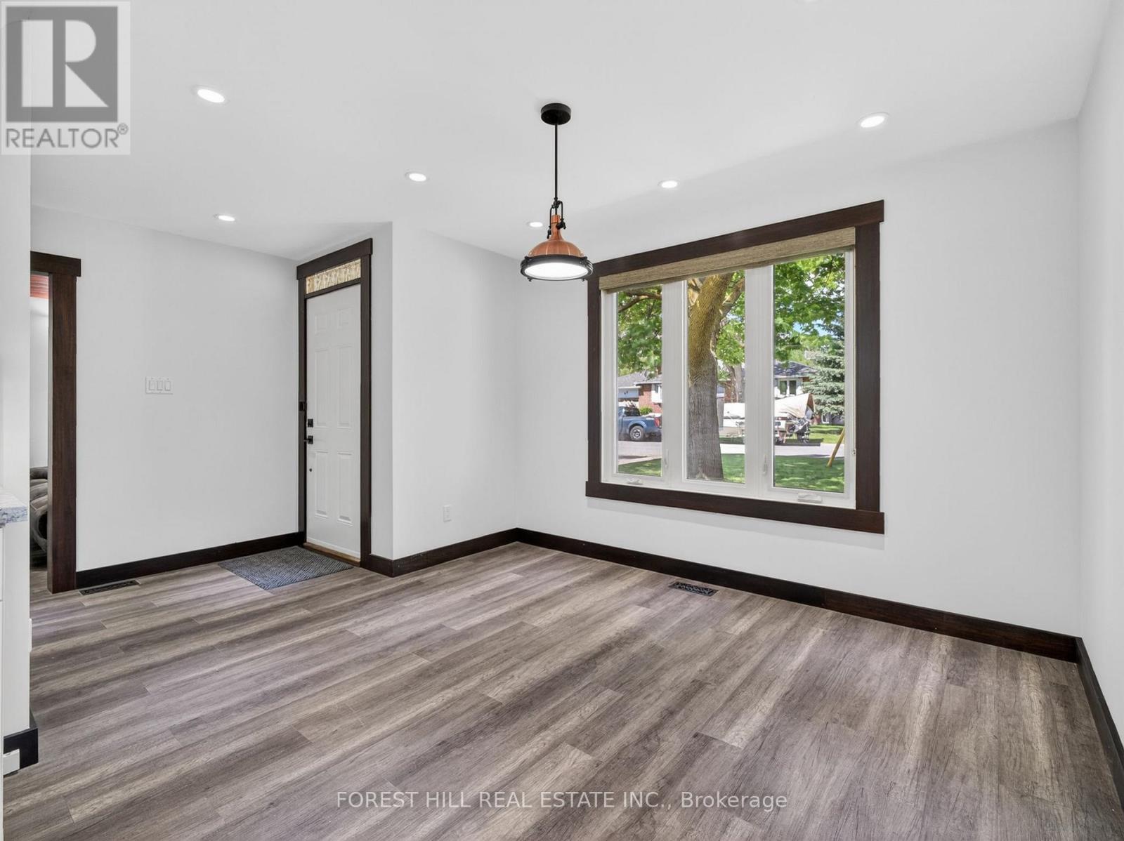 35 Townsend Avenue, Bradford West Gwillimbury, Ontario  L3Z 1X9 - Photo 5 - N13215852