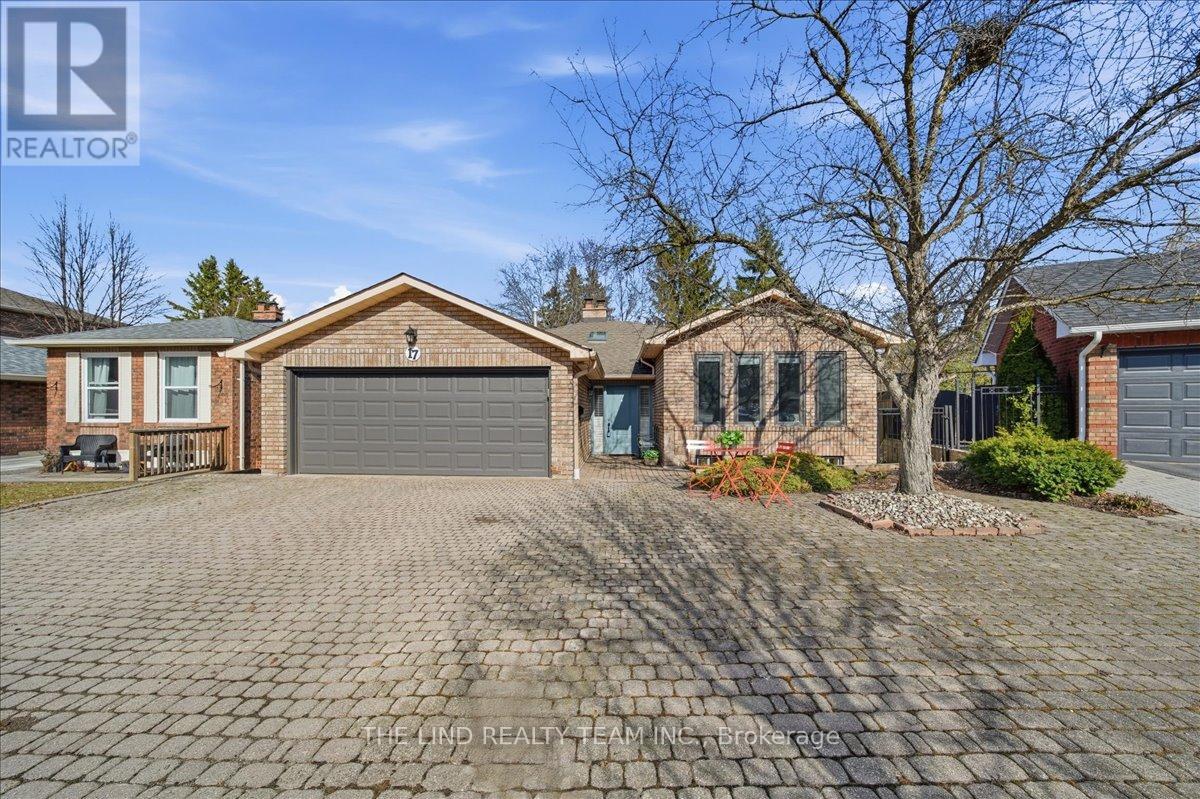 17 April Gardens, Aurora, Ontario  L4G 4R7 - Photo 2 - N13215856