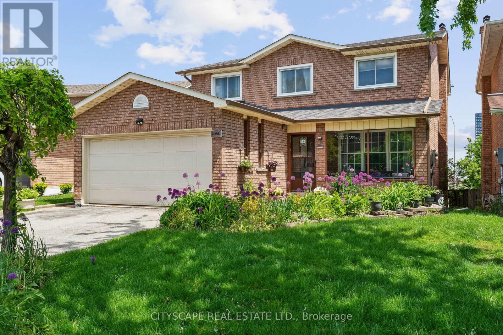 4356 Wakefield Crescent, Mississauga, Ontario  L5C 4N2 - Photo 2 - W13214266