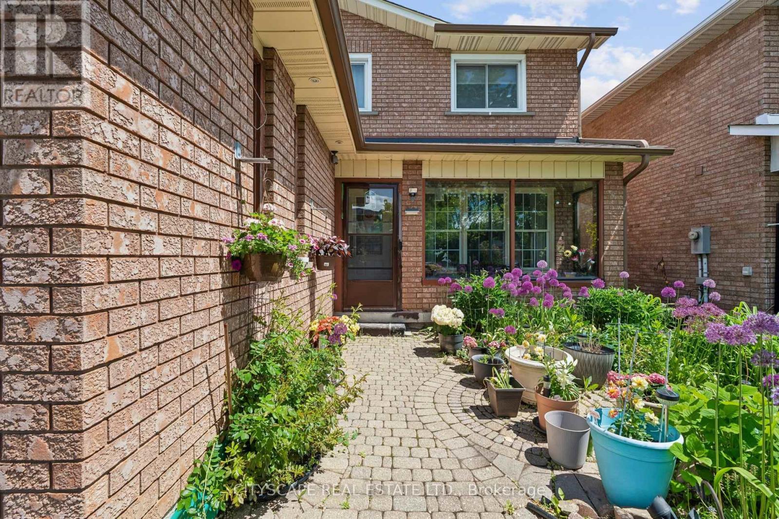 4356 Wakefield Crescent, Mississauga, Ontario  L5C 4N2 - Photo 4 - W13214266
